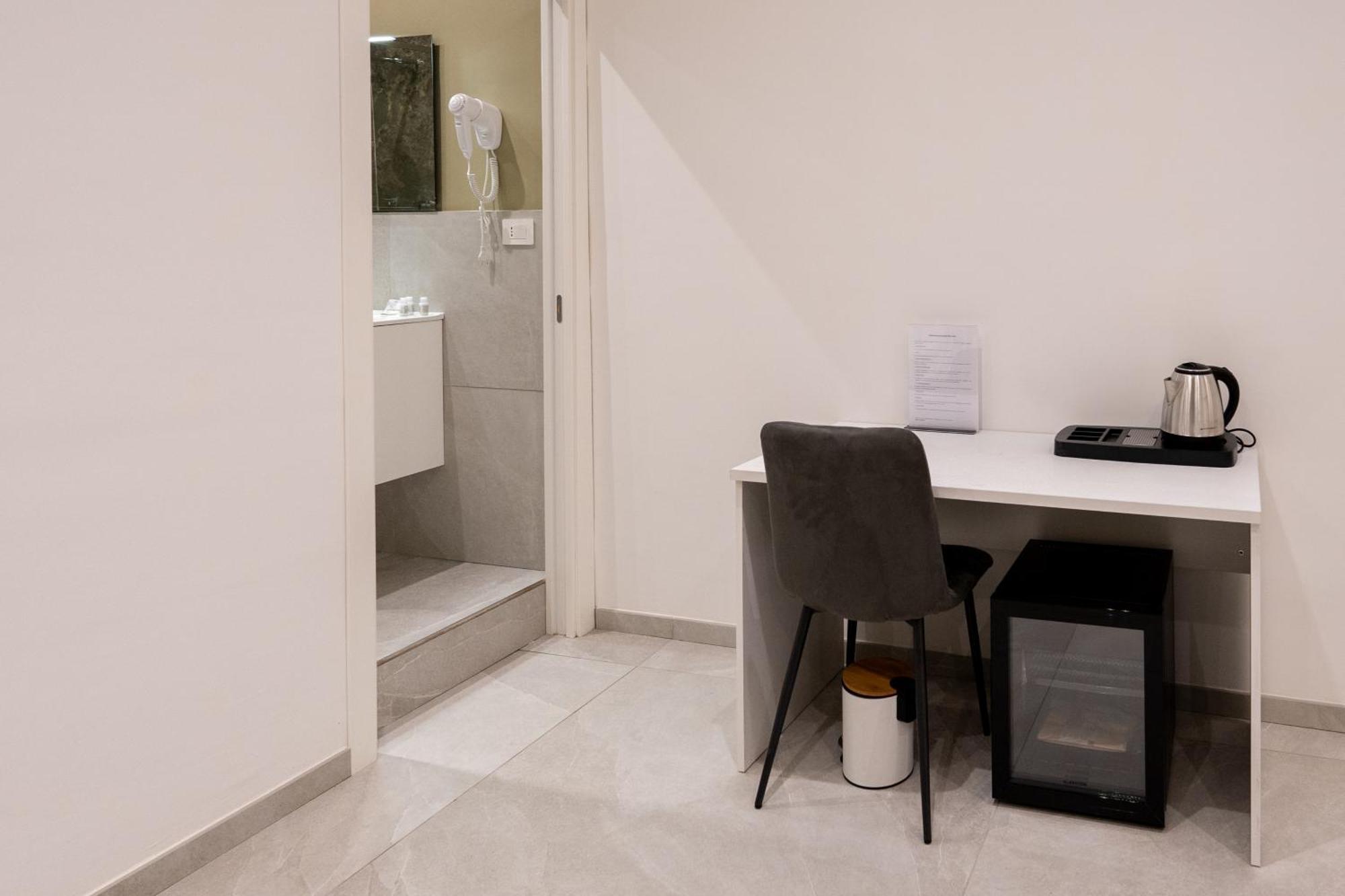 Suites Gaudioso Napoli Center מראה חיצוני תמונה