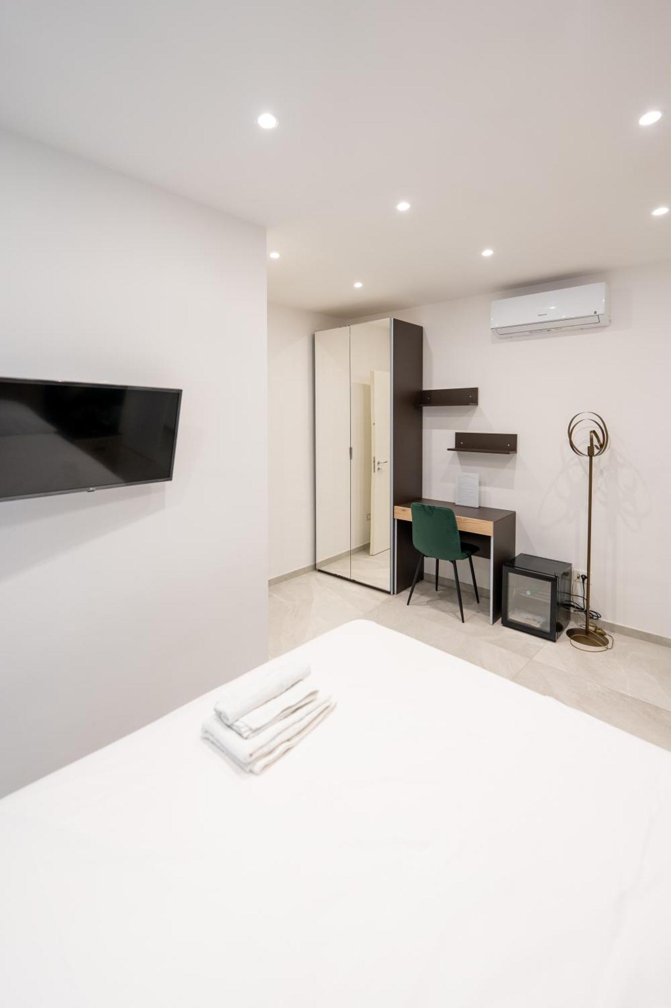 Suites Gaudioso Napoli Center מראה חיצוני תמונה
