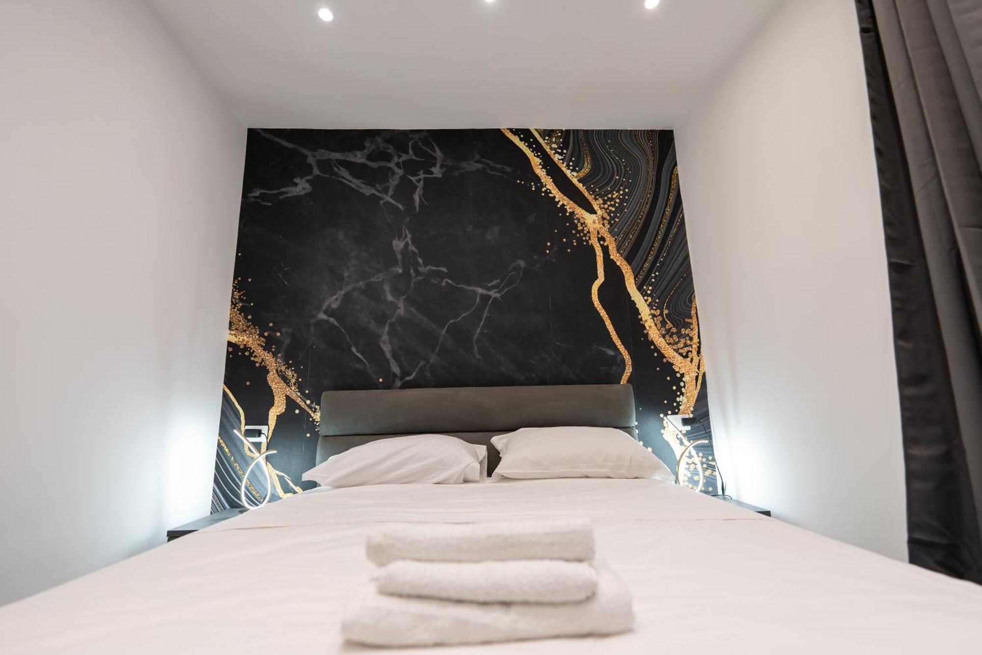 Suites Gaudioso Napoli Center מראה חיצוני תמונה