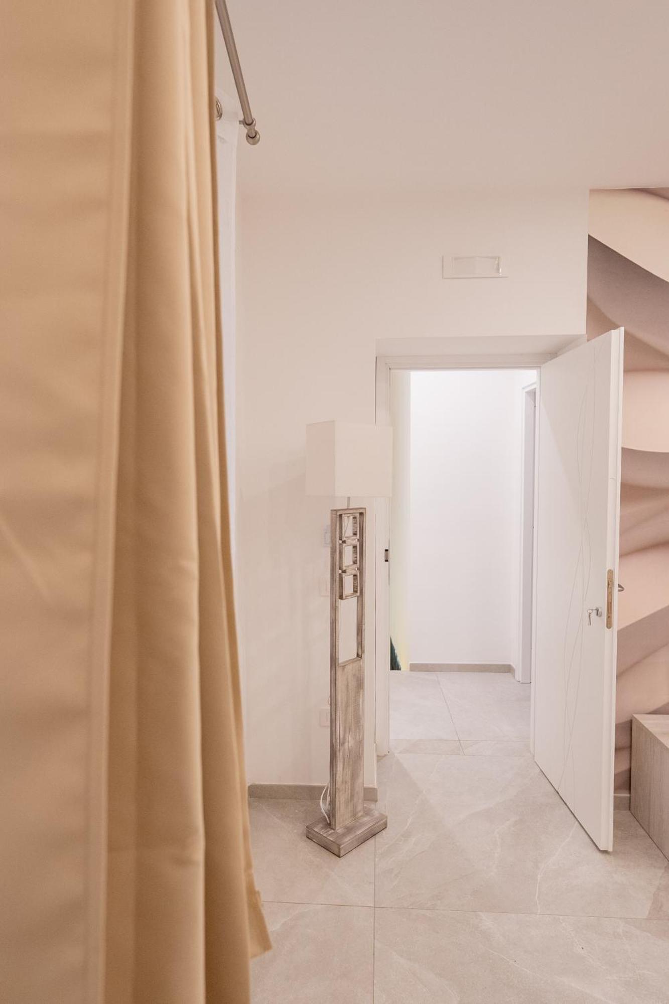 Suites Gaudioso Napoli Center מראה חיצוני תמונה
