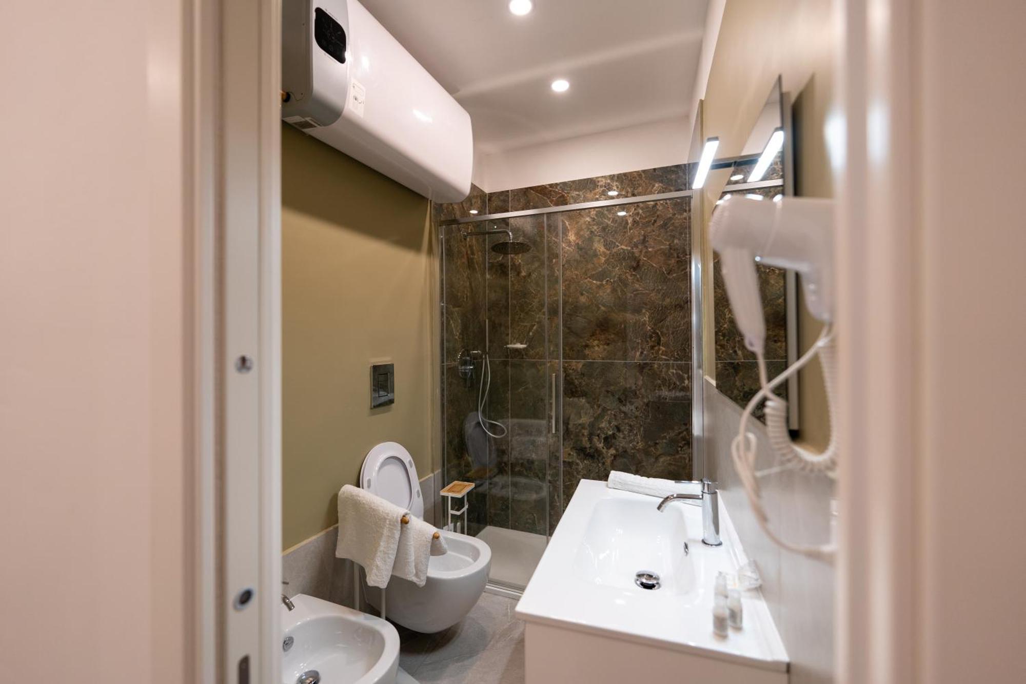 Suites Gaudioso Napoli Center מראה חיצוני תמונה